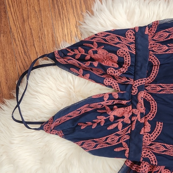 BarVely Lace Empire Waist Embroidered Maxi Dress - Picture 4 of 8